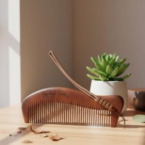 PEIGNE EN BOIS DE SANTAL